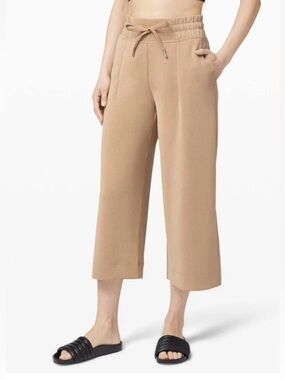 Lululemon Beech Wood Softstreme Soft Ambitions High Rise Crop Pants Sz. 10